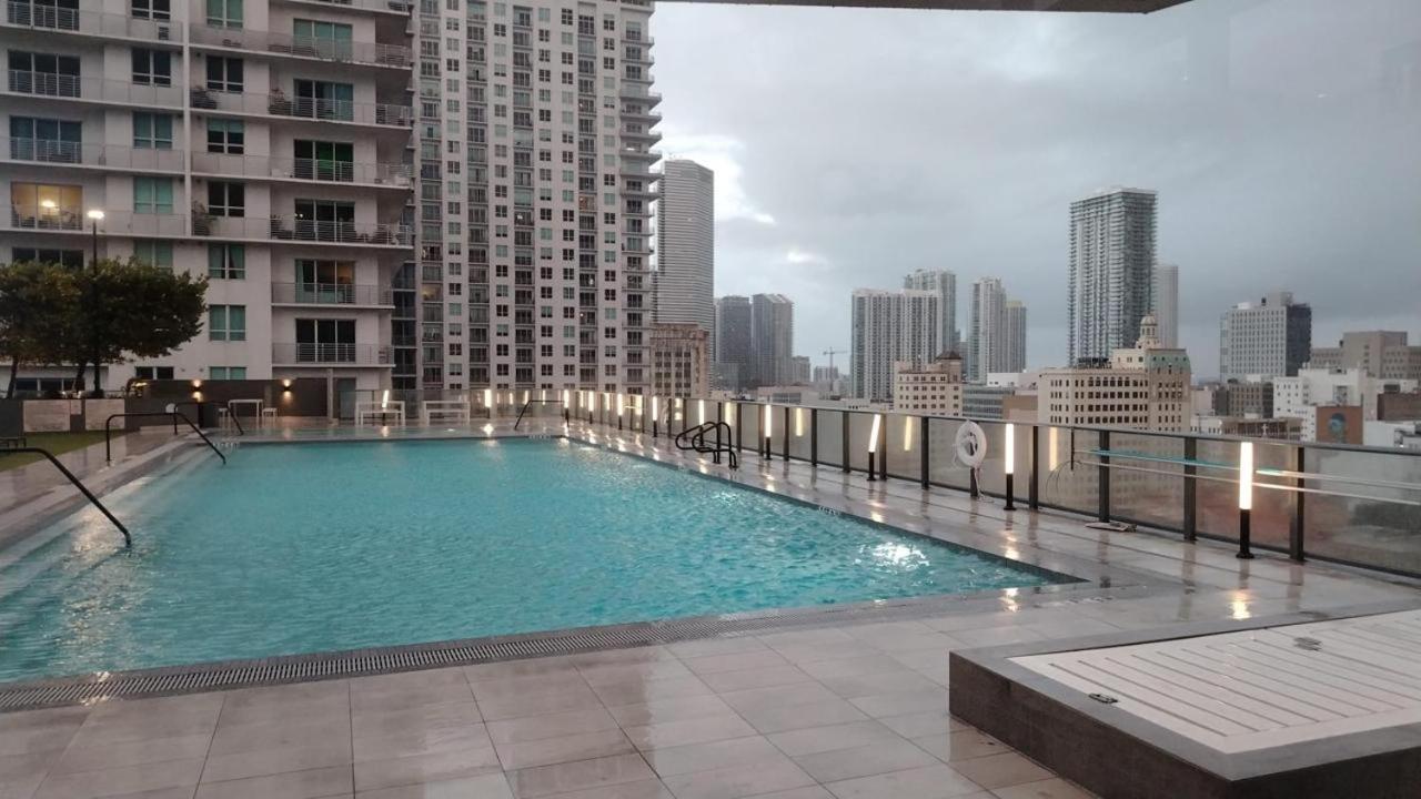 New Modern Downtown Apartment